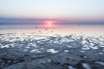Walczą z suszą. Zasiewają chmury nad największym jeziorem w kraju