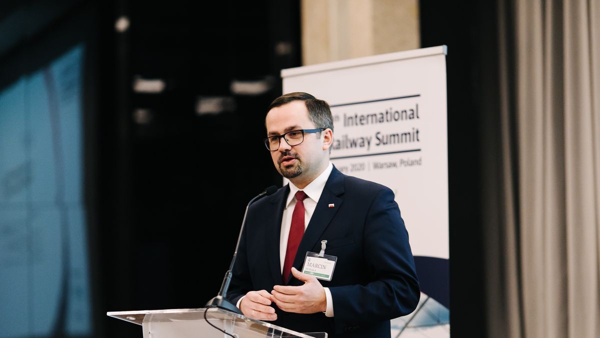Wiceminister infrastruktury, pełnomocnik ds. CPK Marcin Horała przekonuje do połączenia dwóch spółek
