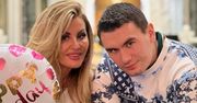 Uśmiech od ucha do ucha. Conan Kaźmierski nadaje po skandalu z matką