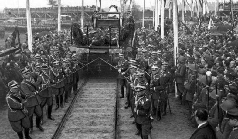 Po śmierci Józefa Piłsudskiego ogłoszono żałobę narodową