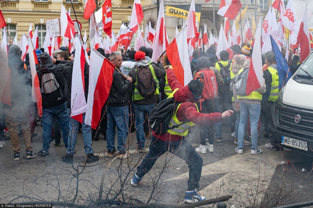 Policja pokazała nagrania z protestu. "Niestety"