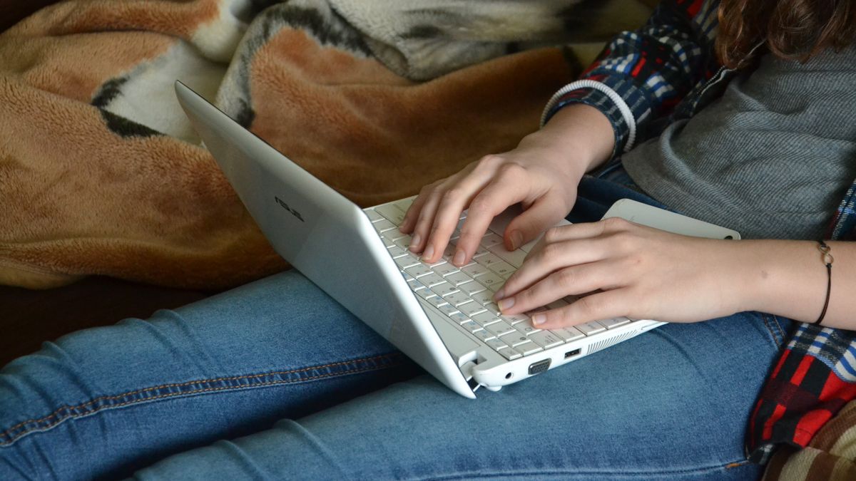 Oszuści znów straszą, że nagrali cię przed komputerem, fot. Pixabay