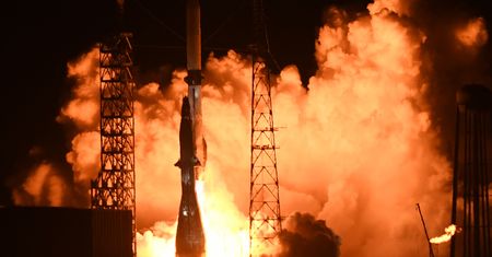 Jeff Bezos kontra Elon Musk. Udany start rakiety New Glenn