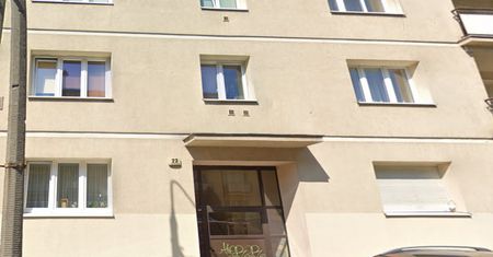 Śmiał się ludziom w twarz. "Psychicznie chory bez opieki'' w bloku w Poznaniu
