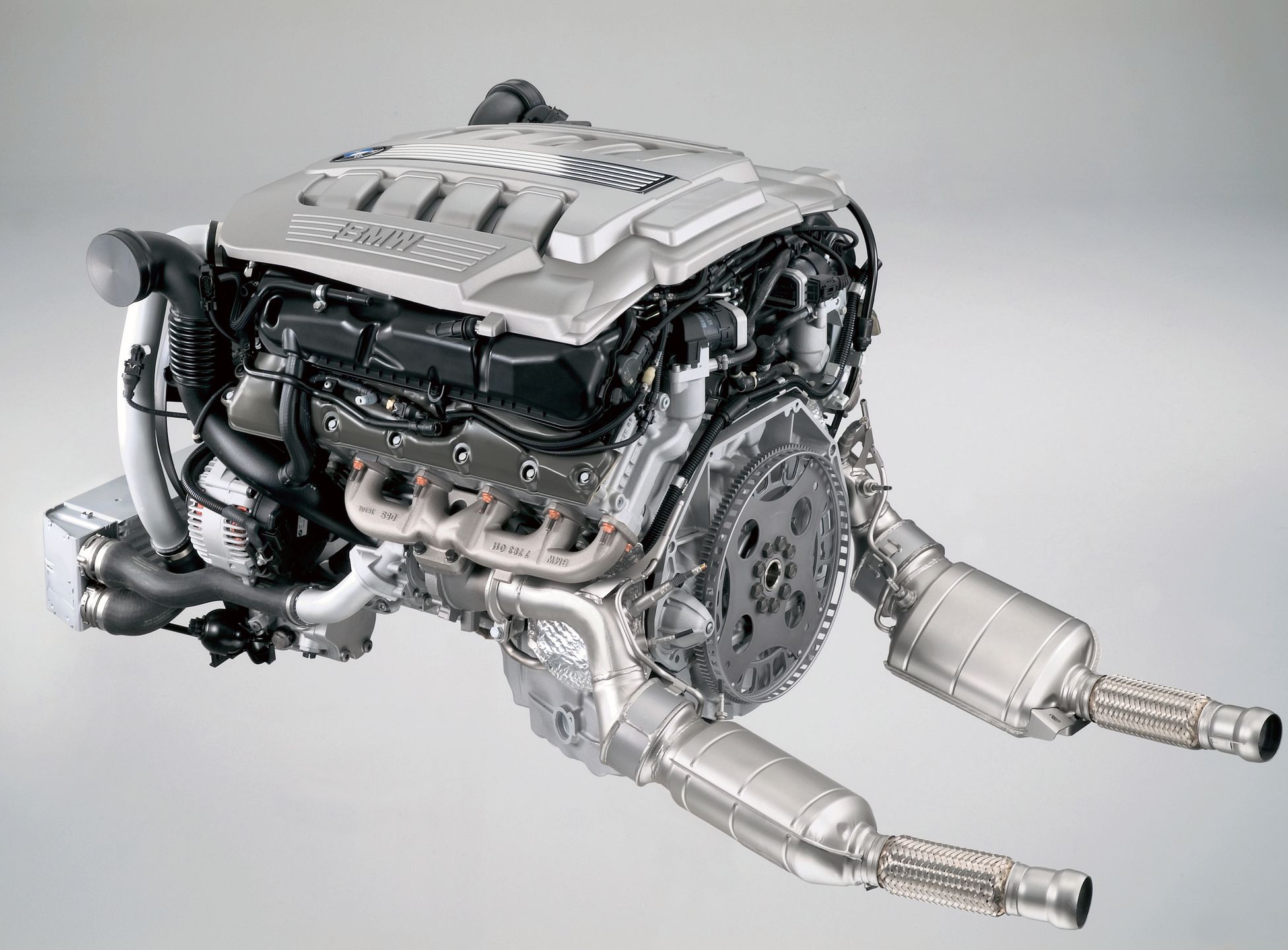 Silnik M67 od BMW występował w dwóch wersjach pojemności, ale żadna z nich nie wygrała z 6-cylindrowym M57/N57.