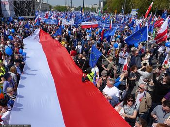 Polexit realny? "Ludzie wyszliby na ulice"