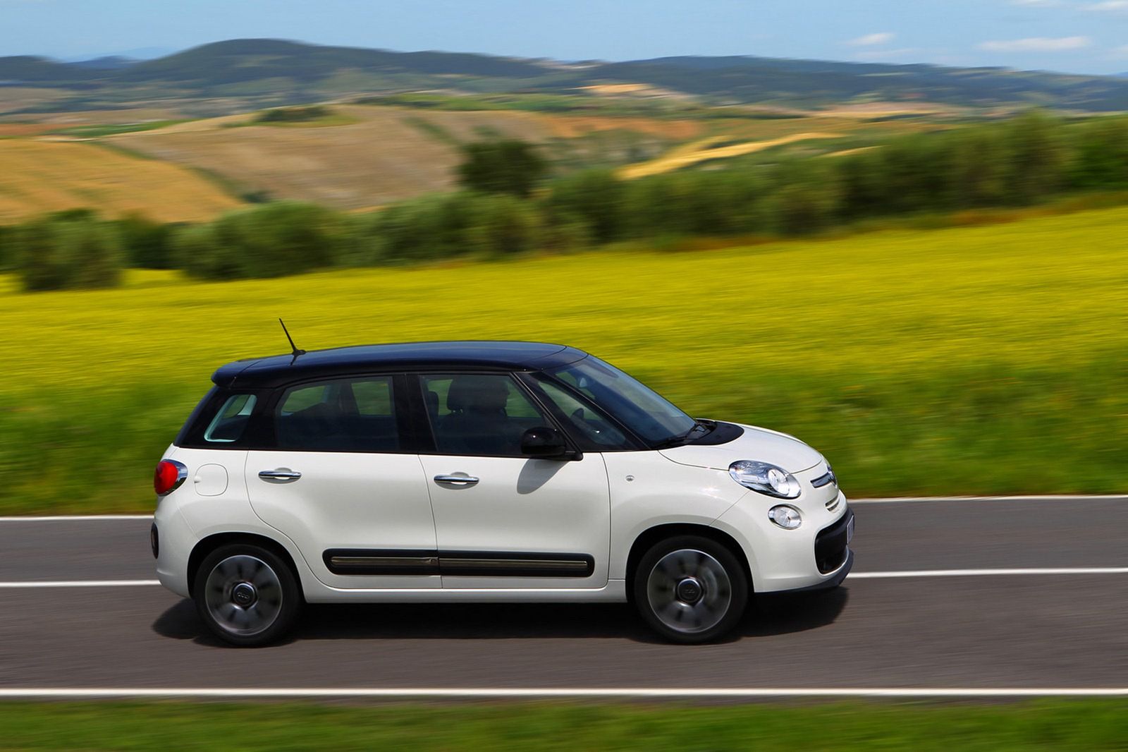 Fiat 500L - obszerna galeria zdjęć 16