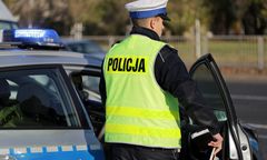 Drewniany kołek wbił się w auto. 21-latek nie żyje