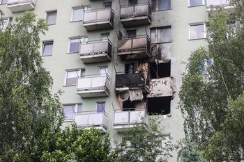 Pożar w bloku w Rzeszowie. Poszkodowani lokatorzy czekają na pomoc