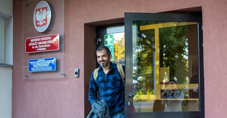 Gdańsk. Aktywiści Greenpeace zeszli z dźwigów. Nowe fakty ws. akcji statku Rainbow Warrior