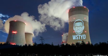 Greenpeace wyświetla twarz Mateusza Morawieckiego na elektrowni w Bełchatowie. Ekolodzy mają krótki komentarz