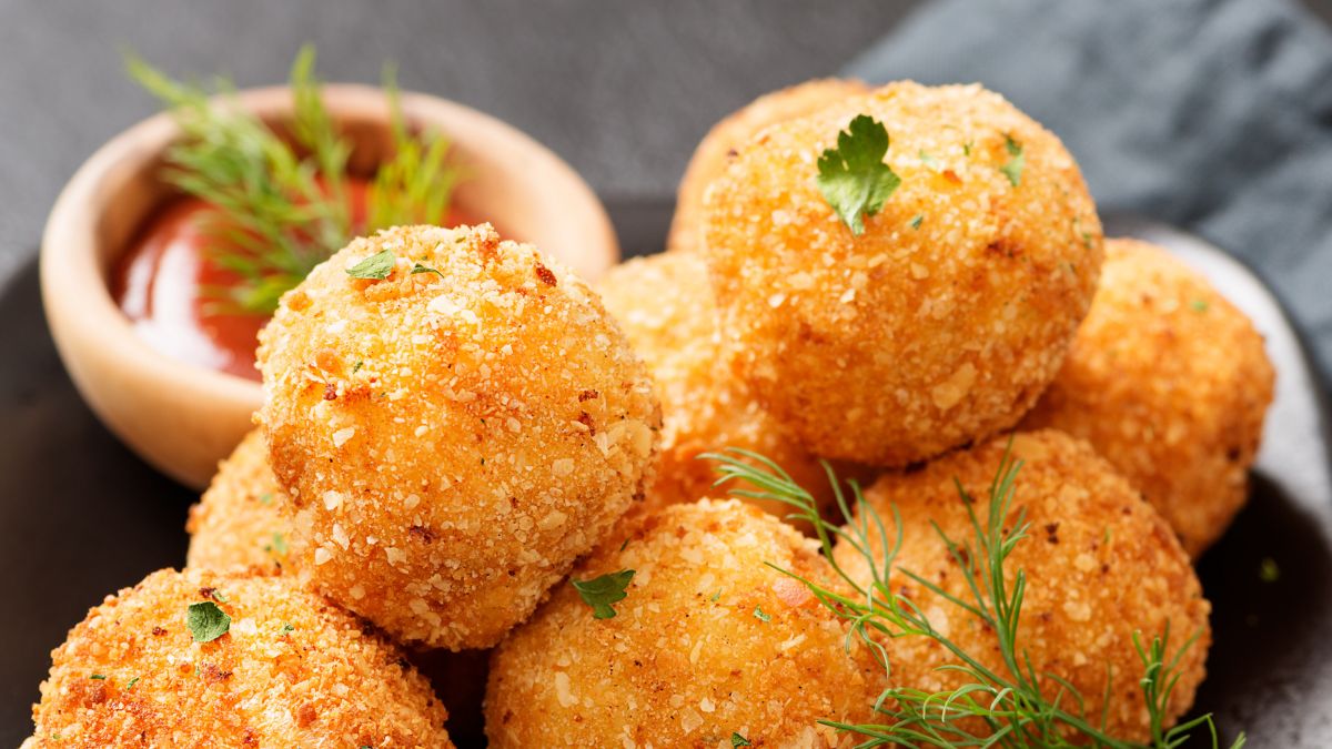 Panierowane kulki serowe robią furorę na andrzejkach