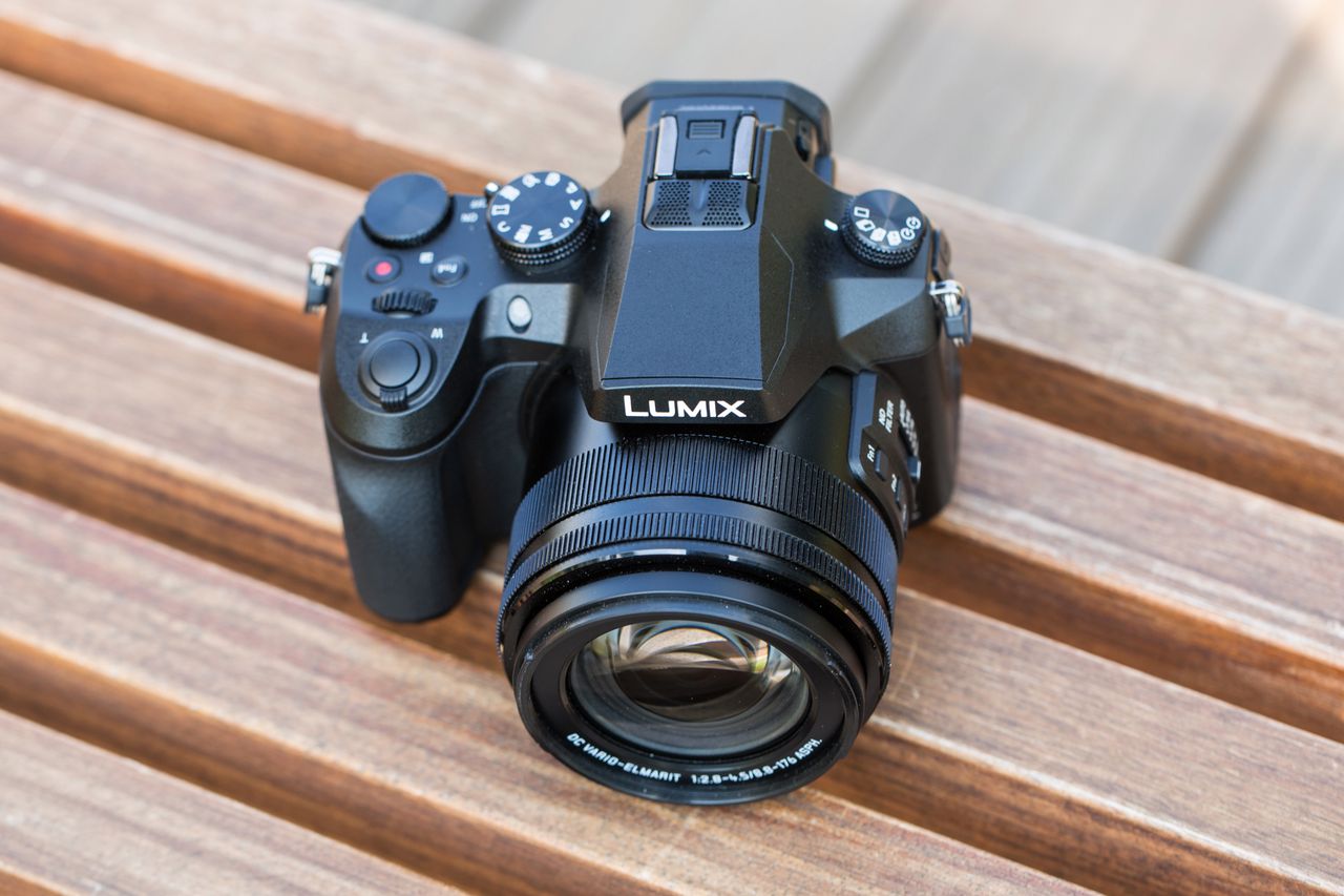 Panasonic Lumix FZ2000