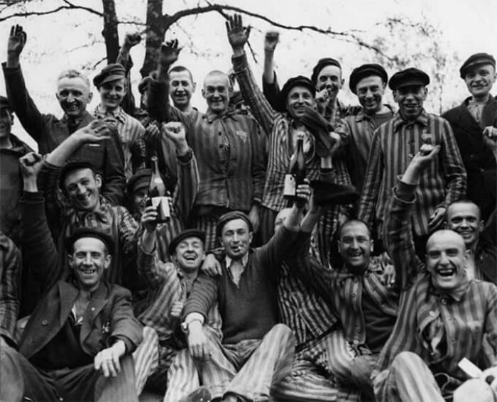 Dzień wyzwolenia Auschwitz przez Armię Czerwoną. Polska, 1945.