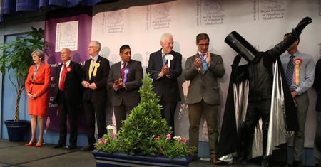 Lord Buckethead i Elmo. Kto odebrał głosy brytyjskiej premier