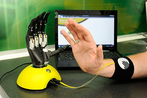 Żeby pobawić się bioniczną ręką, nie trzeba tracić własnej! 7