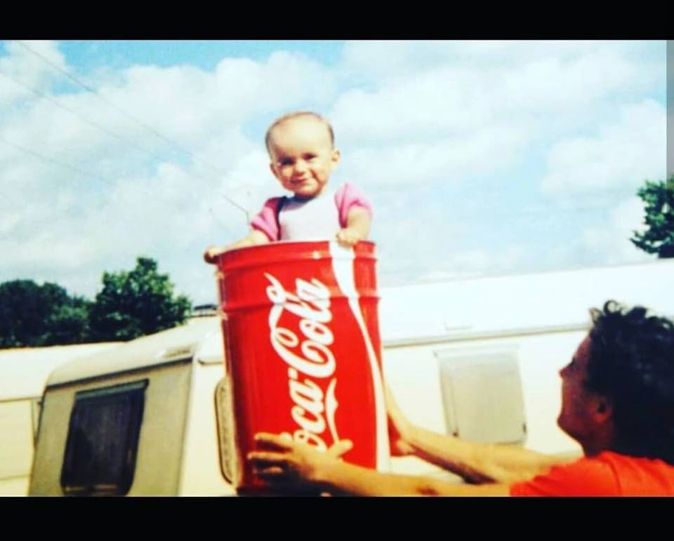 Cyrkowy camping była dla małej Corrine jak plac zabaw