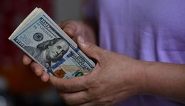 Dolar się umacnia. W tle przełomowe rozmowy i kluczowa decyzja