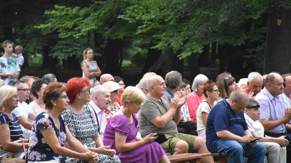 Koncert pod Panteonem w Dobrzycy