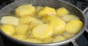 Jak gotować ziemniaki? Ten dodatek sprawi, że będą idealne