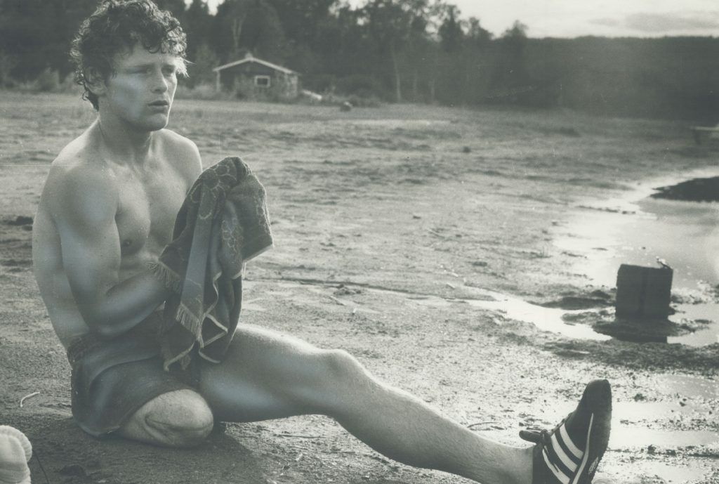 Terry Fox - bohater Kanady źródło: https://hips.hearstapps.com/