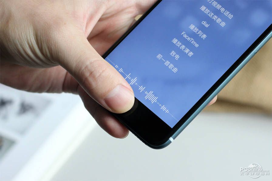 Niebieski iPhone 6SE/7 wygląda prześlicznie 6