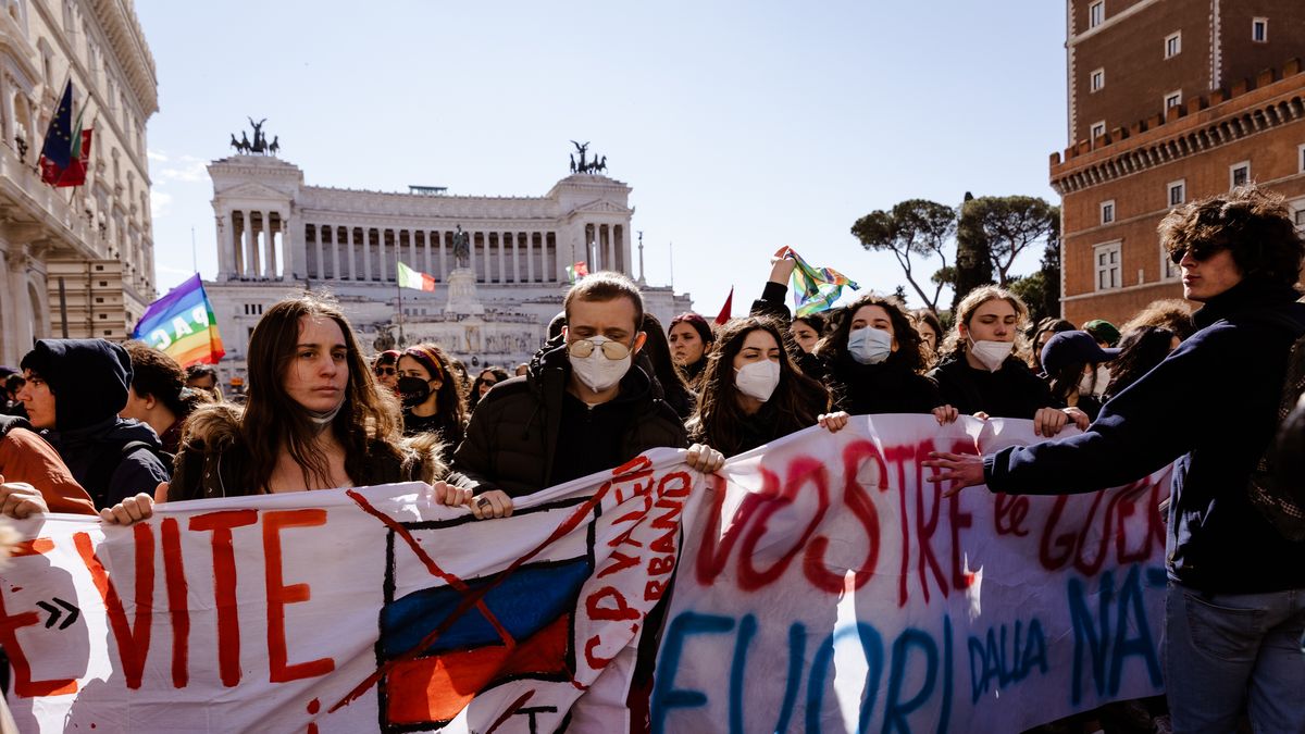 Demonstration against war and for peace in support of the Ukrainian people, on February 26, 2022 in Rome, Italy. Thousands marched through the streets of Rome to express their dissent against the Russian invasion of Ukraine. They asked the Russians and Putin to stop the conflict immediately.  (Photo by Matteo Trevisan/NurPhoto via Getty Images)