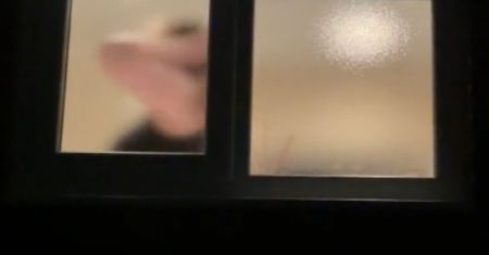 Nagrali sąsiadkę w łazience. Film wrzucili ku przestrodze