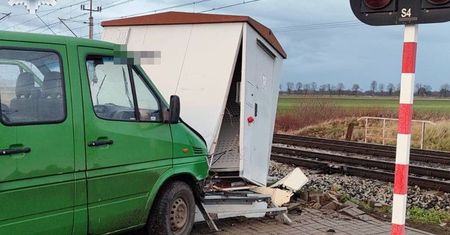 Wjechał w budkę na oczach świadków. Szybko stracił kluczyki