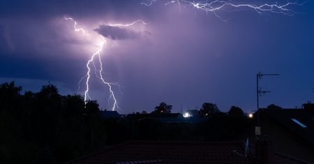 Ostrzeżenie IMGW dla Wrocławia. Nadciągają burze i grad