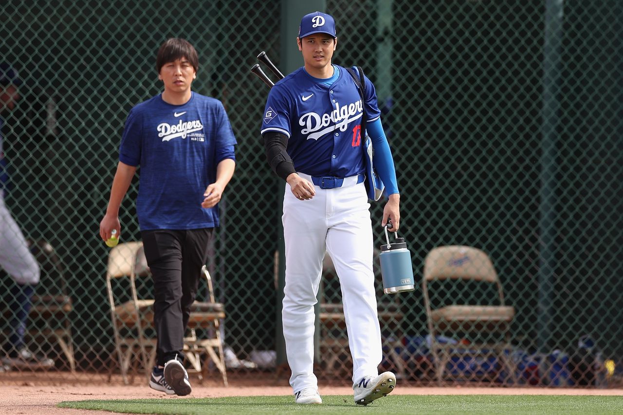 GLENDALE, ARIZONA - FEBRUARY 27: Shohei Ohtani #17 of the Los Angeles Dodgers and interpreter Ippei Mizuhara arrive to a game against the Chicago White Sox at Camelback Ranch on February 27, 2024 in Glendale, Arizona. (Photo by Christian Petersen/Getty Images)