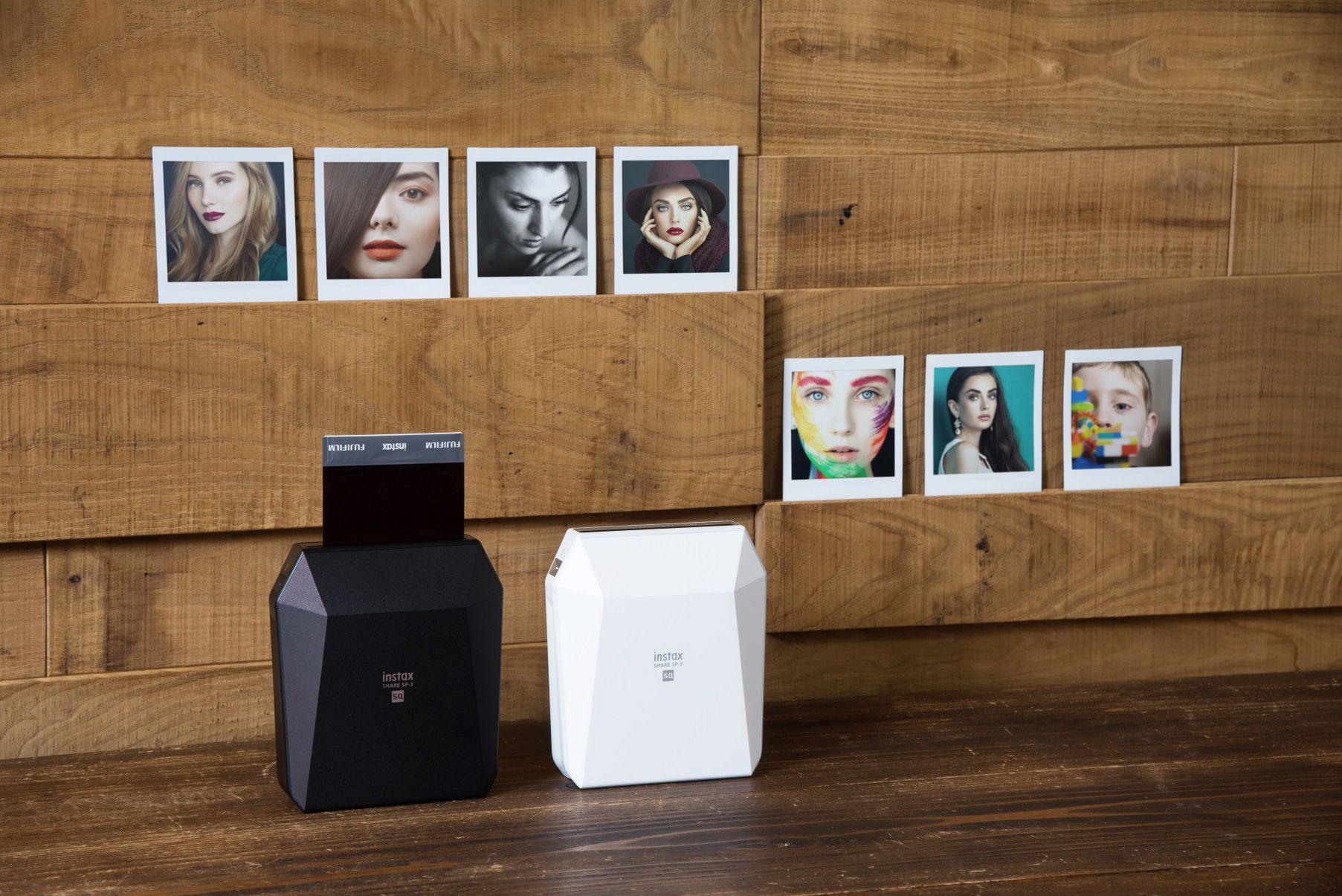 Fujifilm prezentuje smartfonową drukarkę do kwadratowych zdjęć instax SHARE SP-3 2