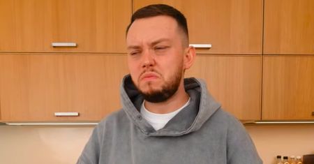 Przetestował jedzenie dla dzieci. "Trochę jak taka karma dla psa"