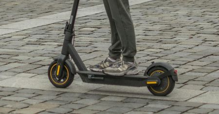 Hulajnogi coraz groźniejsze. Medycy biją na alarm