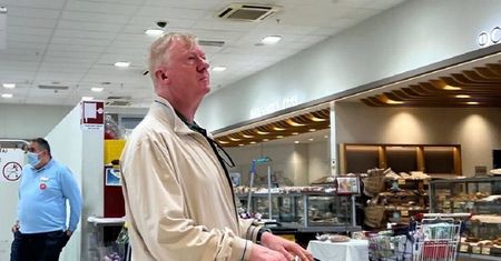 Ojciec chrzestny oligarchów przyłapany. Zdjęcie ze sklepu na Cyprze