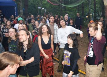 Skarżysko – Kamienna: Niezwykły festiwal w Lesie Ciotki Ulki. Racłacamp przyciągnął tłumy ludzi z całej Polski