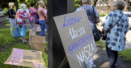 Spółdzielnia kupiła łaźnię, mieszkańcy protestują. "Żyjemy jak w slumsach"