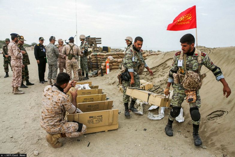 Manewry armii ira?skiej w Makranie
A handout picture provided by the Iranian Army office on December 30, 2022 shows Iranian troops during a military drill in Makran beach on the Gulf of Oman, near the Hormuz Straight. (Photo by Iranian Army office / AFP) / === RESTRICTED TO EDITORIAL USE - MANDATORY CREDIT "AFP PHOTO / HO / IRANIAN ARMY OFFICE" - NO MARKETING NO ADVERTISING CAMPAIGNS - DISTRIBUTED AS A SERVICE TO CLIENTS ===
-