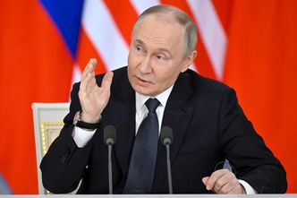Nie boi się sankcji, nie szanuje Trumpa. Oceniają, w co gra Putin