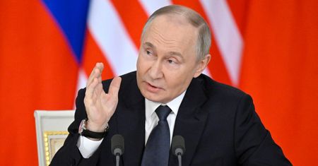 Nie boi się sankcji, nie szanuje Trumpa. Oceniają, w co gra Putin