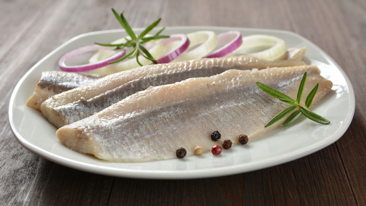 Najczęściej sięgamy po filety śledziowe. 