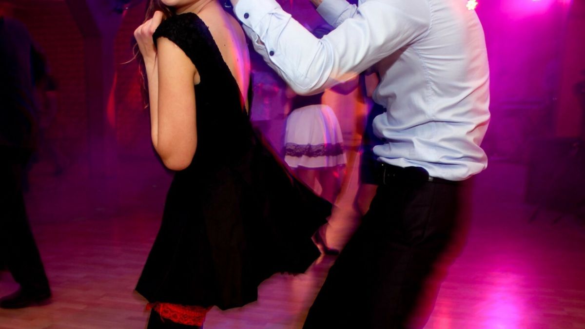 Płacą za towarzystwo na studniówce