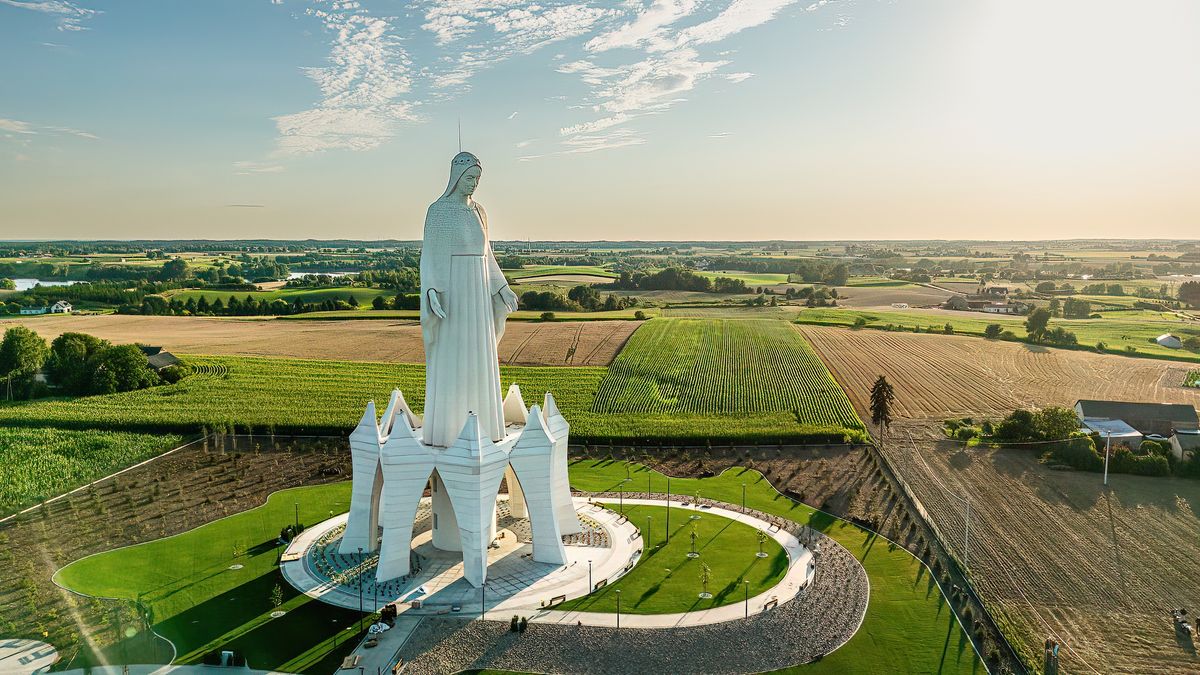 Pomnik Matki Bożej Miłosiernej został wzniesiony w Konotopiu