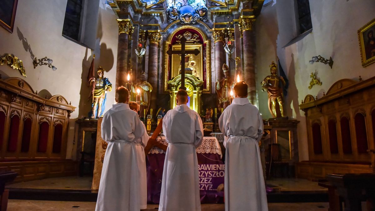 Czy w Wielki Piątek trzeba iść do kościoła? Święta nakazane w okresie Wielkiej Nocy