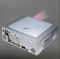 Toshiba TDP-TW355U - projektor bez kabli 2