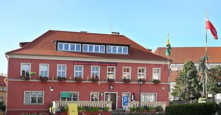 Chcą sprzedać zabytkowy ratusz. Urząd przeniosą do hotelu