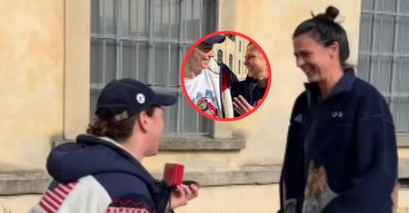 Uklękła przed partnerką. Wzruszające zaręczyny podczas igrzysk