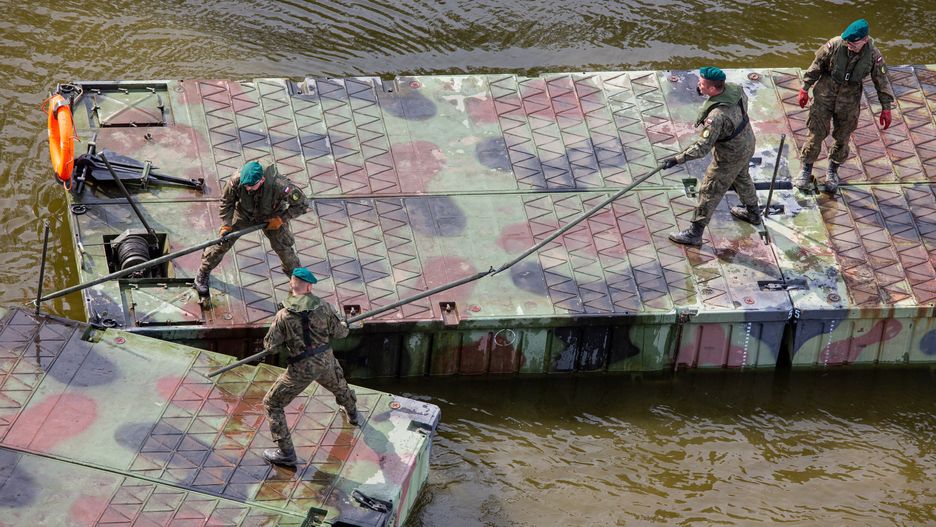 Wojsko wystawiło miejskiej spółce fakturę za most pontonowy przez Wisłę