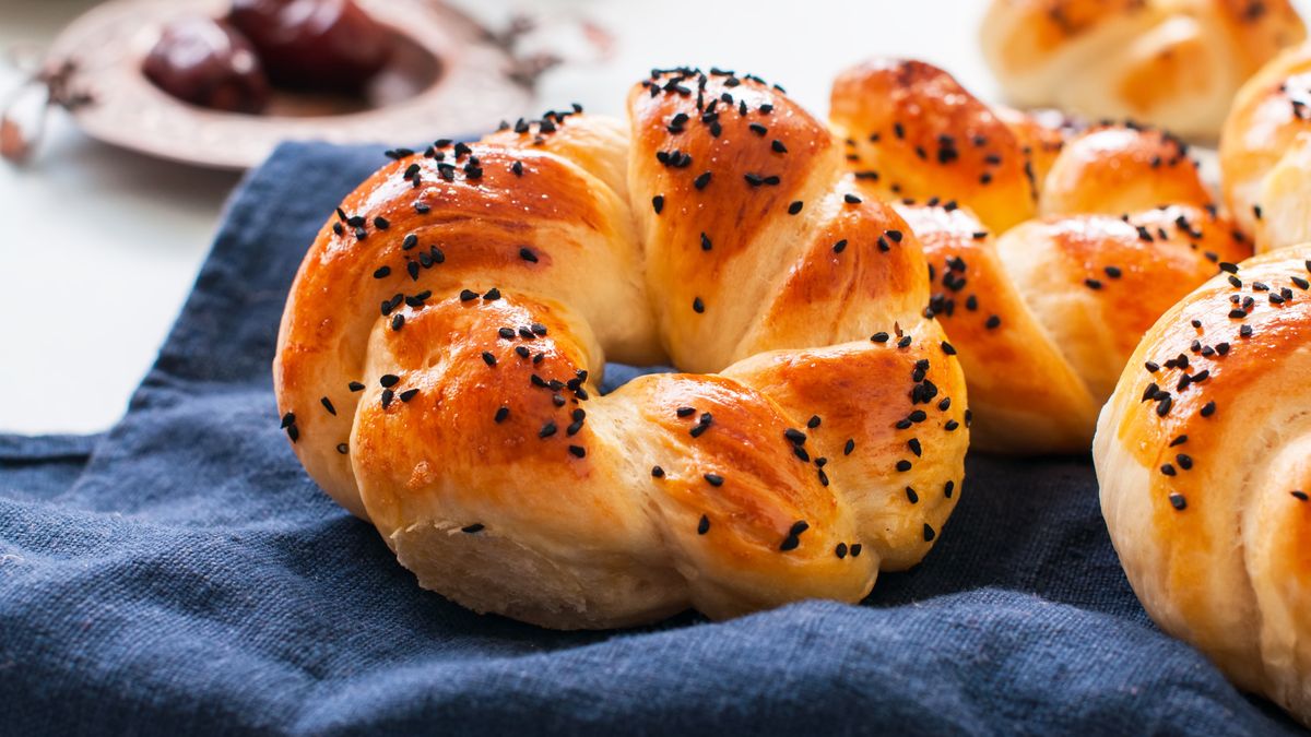 Pyszne bułeczki z czarnuszką może upiec też w formie bajgli