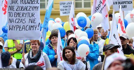 ZUS może stanąć, to będzie paraliż państwa. "Zrobi się bałagan, rząd może wreszcie się przebudzi"